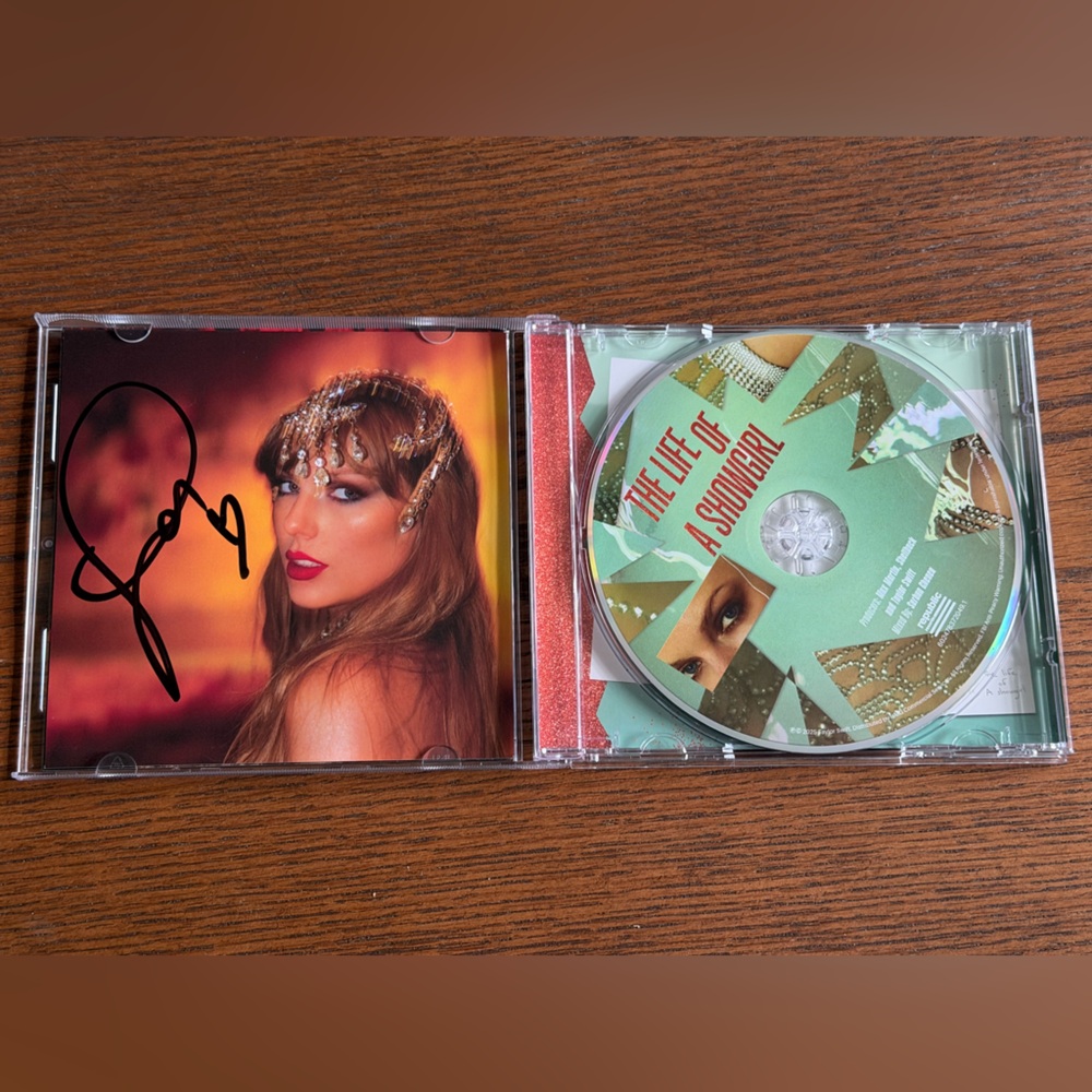 SIGNED - The Life of a Showgirl Taylor Swift
CD with Photo 1